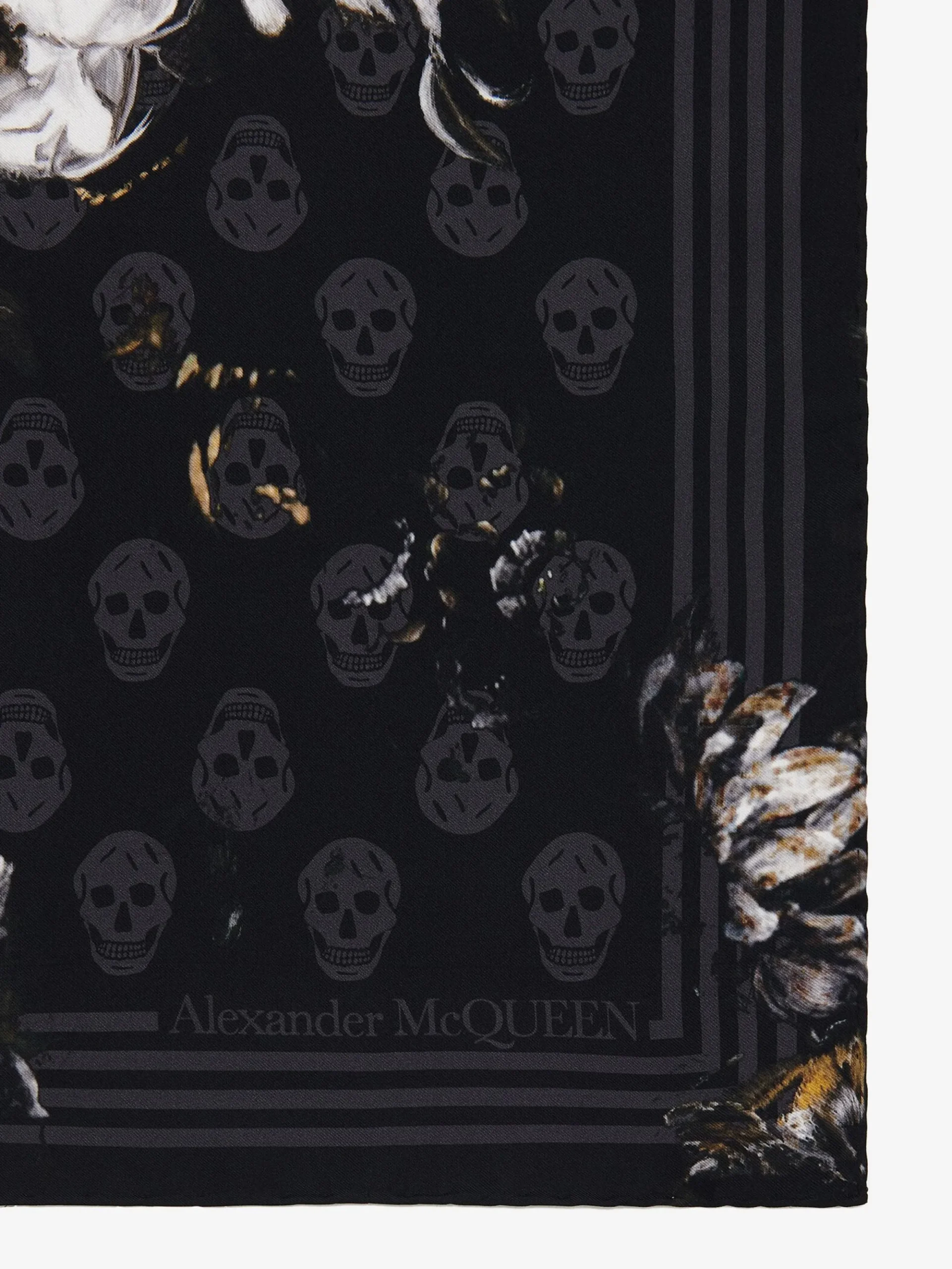 Women's Chiaroscuro Biker Foulard in >Alexander McQueen Sale