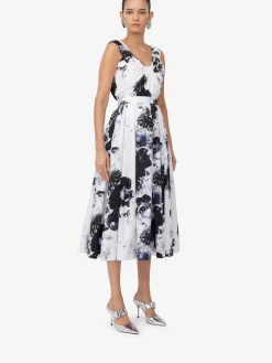 Women's Chiaroscuro Sleeveless Knot Dress in ><noscript><img width=